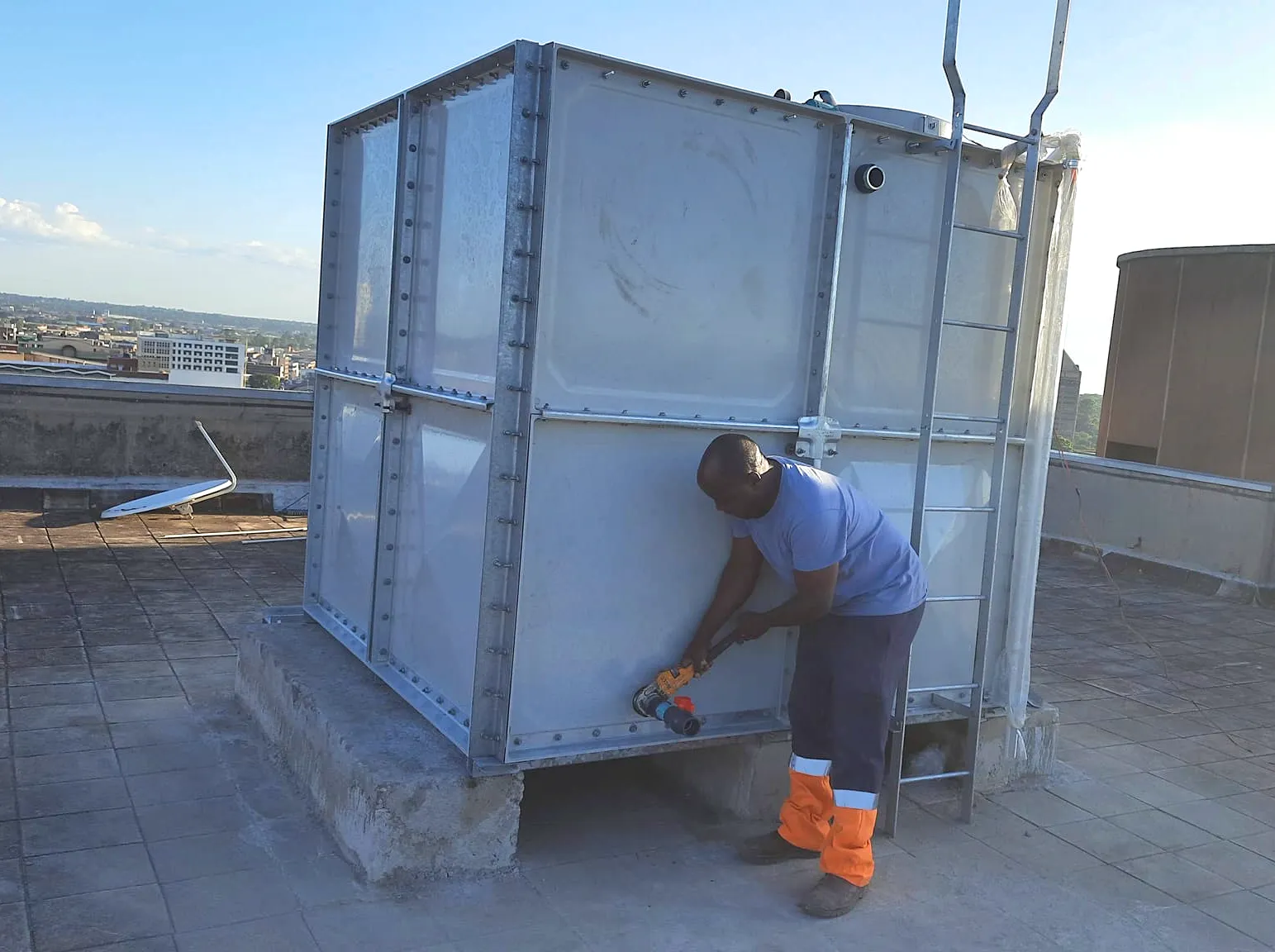 GRP Square Tank Rooftop Installation: Load & Foundation Requirements GRP Square Tank Rooftop Installation: Load & Foundation Requirements
